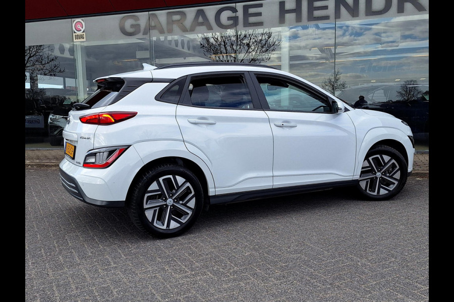 Hyundai Kona EV Fashion 64 kWh | SOH: nnb | 3 Fase | Warmtepomp | Blindspot | Navi | Camera |