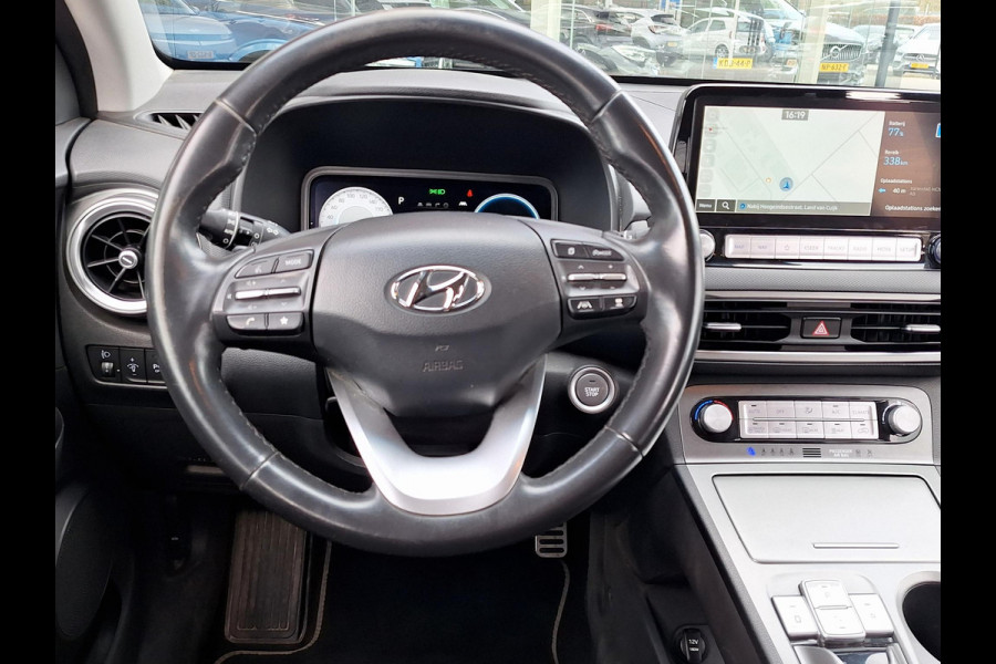 Hyundai Kona EV Fashion 64 kWh | SOH: nnb | 3 Fase | Warmtepomp | Blindspot | Navi | Camera |