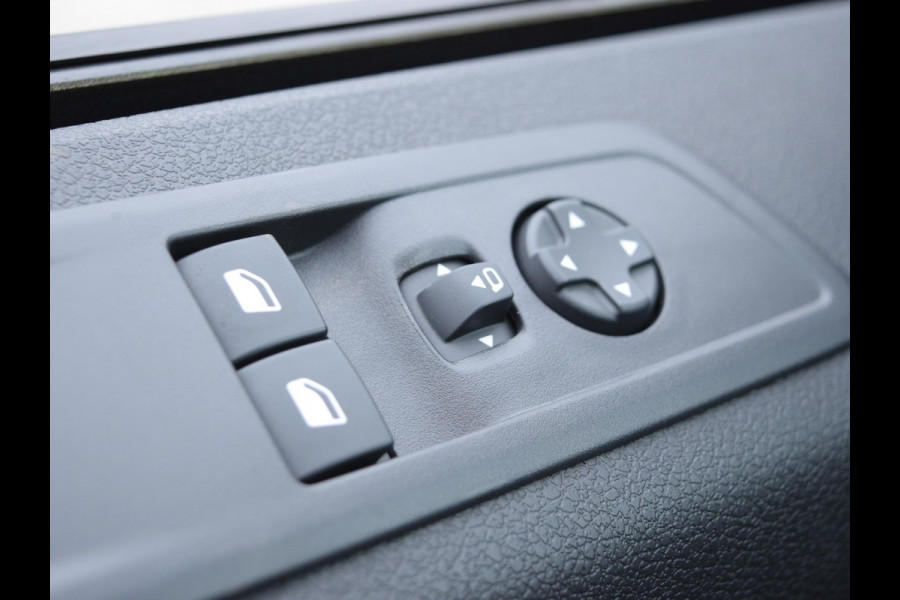 Opel Vivaro Electric L2 75 kWh | tot 8 jaar garantie | Apple Carplay | camera | dodehoekwaarschuwing | parkeersensoren voor & achter | Comfort tussenschot |