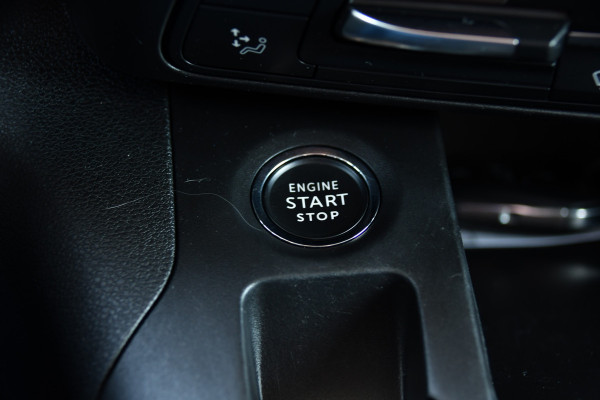 Opel Combo 1.5D L2H1 PB Edition Camera, Cruise, Carplay, Dodehoek, 130pk, Automaat, LED, Sensoren, Clima, Keyless, Uniek!