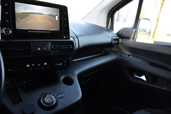 Opel Combo 1.5D L2H1 PB Edition Camera, Cruise, Carplay, Dodehoek, 130pk, Automaat, LED, Sensoren, Clima, Keyless, Uniek!