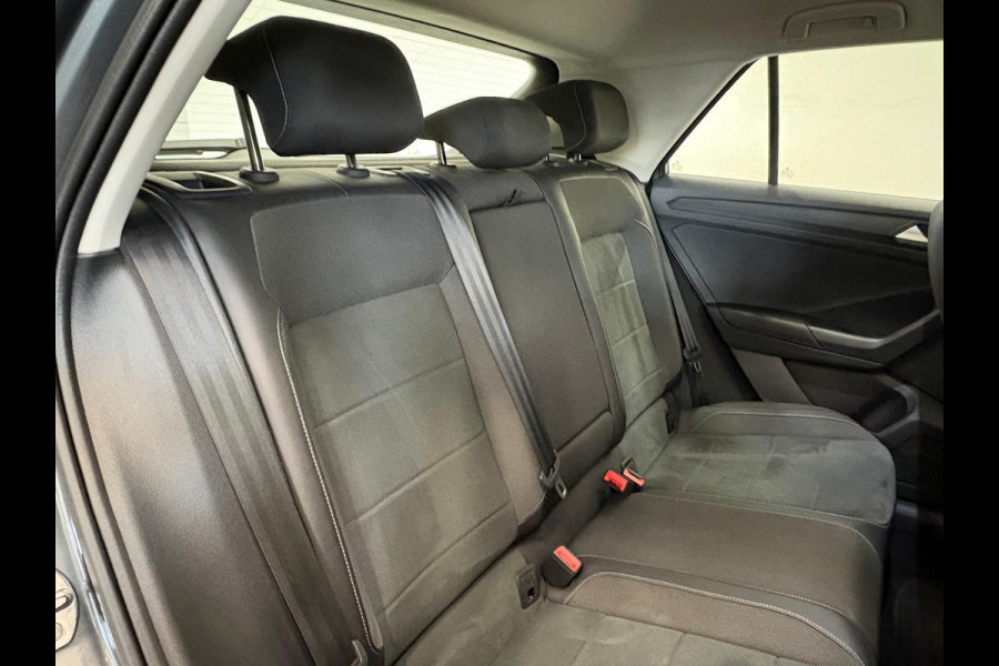 Volkswagen T-Roc 1.5 TSI DSG-7 Aut. Style Airco ECC Navi Carplay PDC VA+ Camera Adaptive Cruise Control Keyless Go Virtual Cockpit Pro