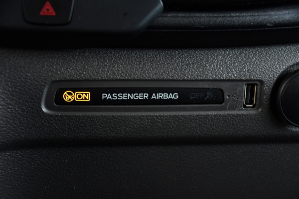 Ford Transit Custom 300 2.0 TDCI L2H1 Limited DC PB Edition Camera, Cruise, Carplay, 170pk, 2 x Schuifdeur, LED, Automaat, Stoelverwarming, Sensoren, Uniek!