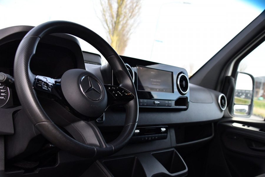 Mercedes-Benz Sprinter 317 1.9 CDI L2 Pro AMG Edition FACE LIFT! Camera, Cruise, Carplay, LED, Stoelverwarming, 170pk, Automaat, Multimedia, Uniek!