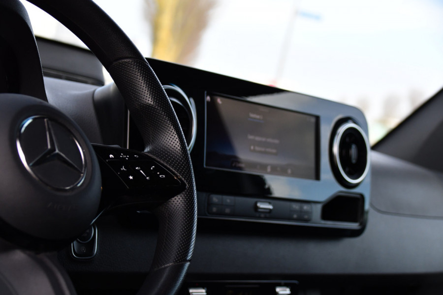 Mercedes-Benz Sprinter 317 1.9 CDI L2 Pro AMG Edition FACE LIFT! Camera, Cruise, Carplay, LED, Stoelverwarming, 170pk, Automaat, Multimedia, Uniek!
