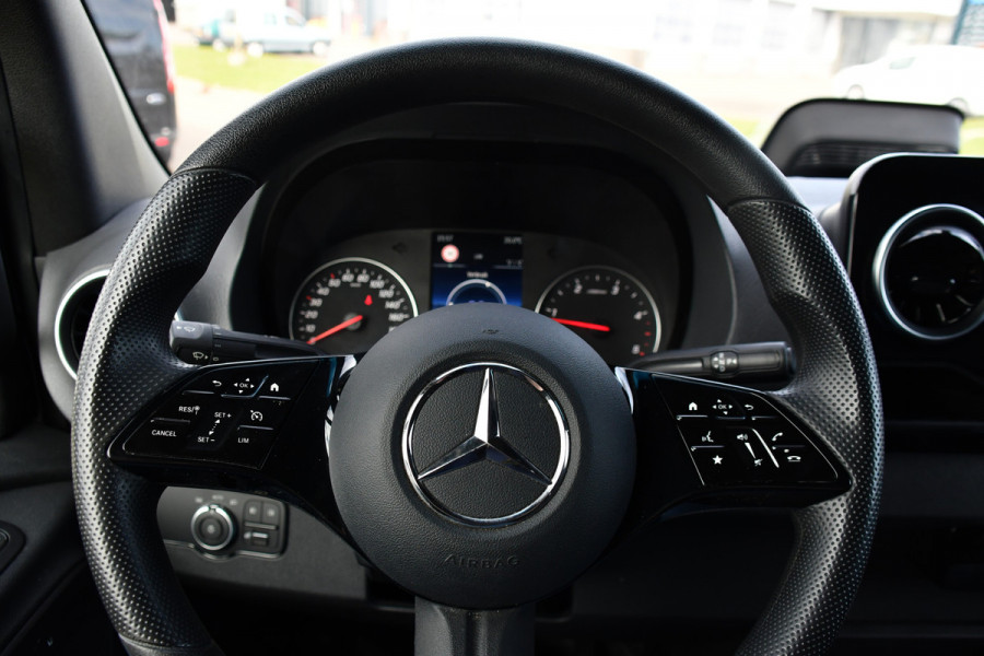 Mercedes-Benz Sprinter 317 1.9 CDI L2 Pro AMG Edition FACE LIFT! Camera, Cruise, Carplay, LED, Stoelverwarming, 170pk, Automaat, Multimedia, Uniek!