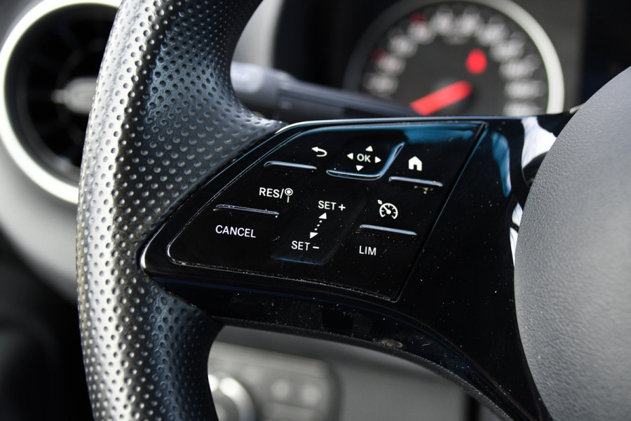 Mercedes-Benz Sprinter 317 1.9 CDI L2 Pro AMG Edition FACE LIFT! Camera, Cruise, Carplay, LED, Stoelverwarming, 170pk, Automaat, Multimedia, Uniek!