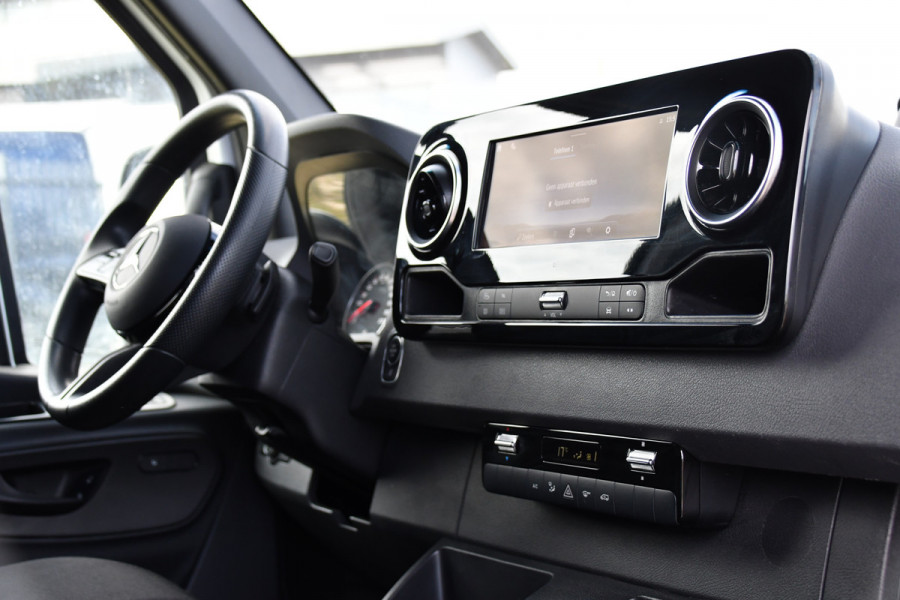 Mercedes-Benz Sprinter 317 1.9 CDI L2 Pro AMG Edition FACE LIFT! Camera, Cruise, Carplay, LED, Stoelverwarming, 170pk, Automaat, Multimedia, Uniek!