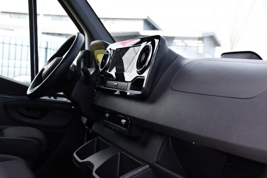 Mercedes-Benz Sprinter 317 1.9 CDI L2 Pro AMG Edition FACE LIFT! Camera, Cruise, Carplay, LED, Stoelverwarming, 170pk, Automaat, Multimedia, Uniek!