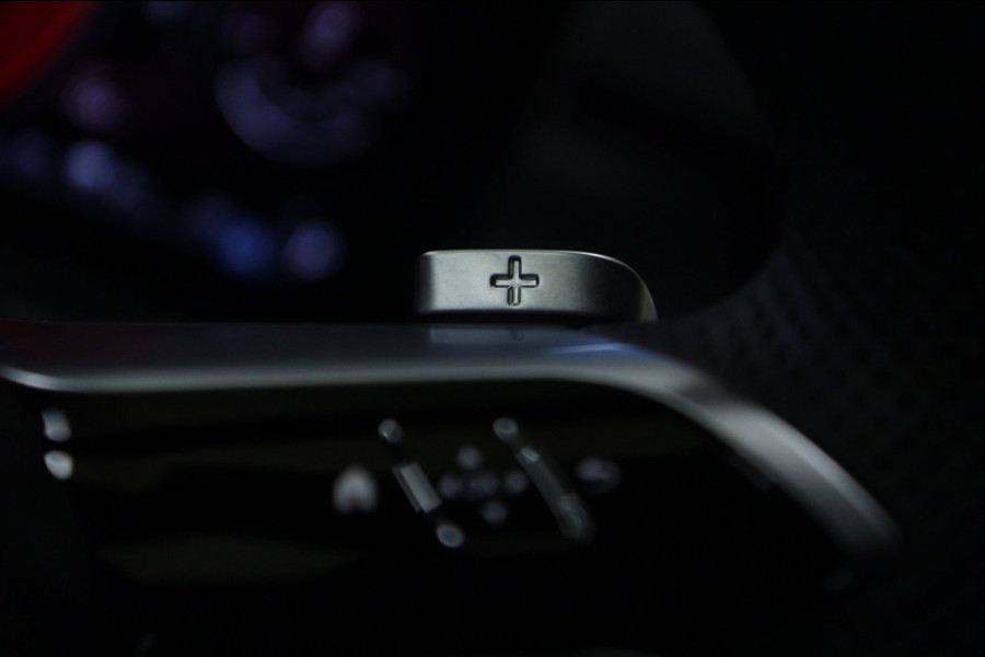 Mercedes-Benz C-Klasse 300 E AMG Line / PANO/CARPLAY/SFEERV/STOELV/BOMVOL