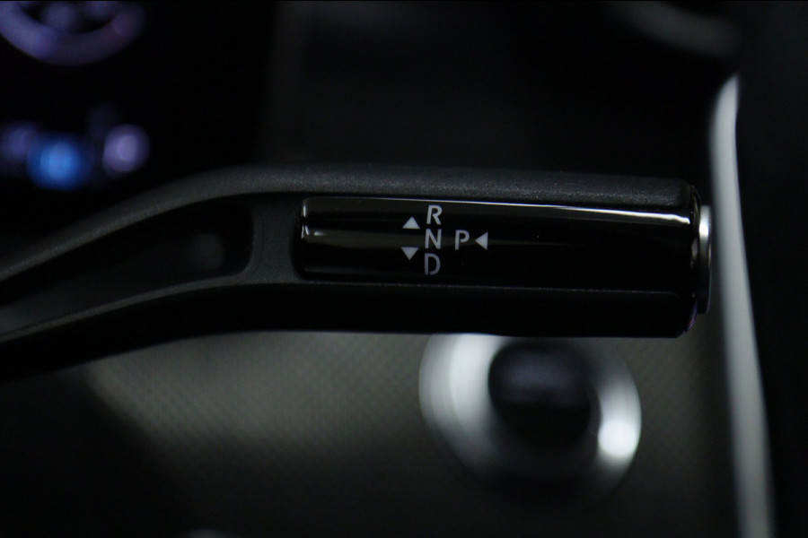 Mercedes-Benz C-Klasse 300 E AMG Line / PANO/CARPLAY/SFEERV/STOELV/BOMVOL