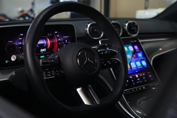 Mercedes-Benz C-Klasse 300 E AMG Line / PANO/CARPLAY/SFEERV/STOELV/BOMVOL