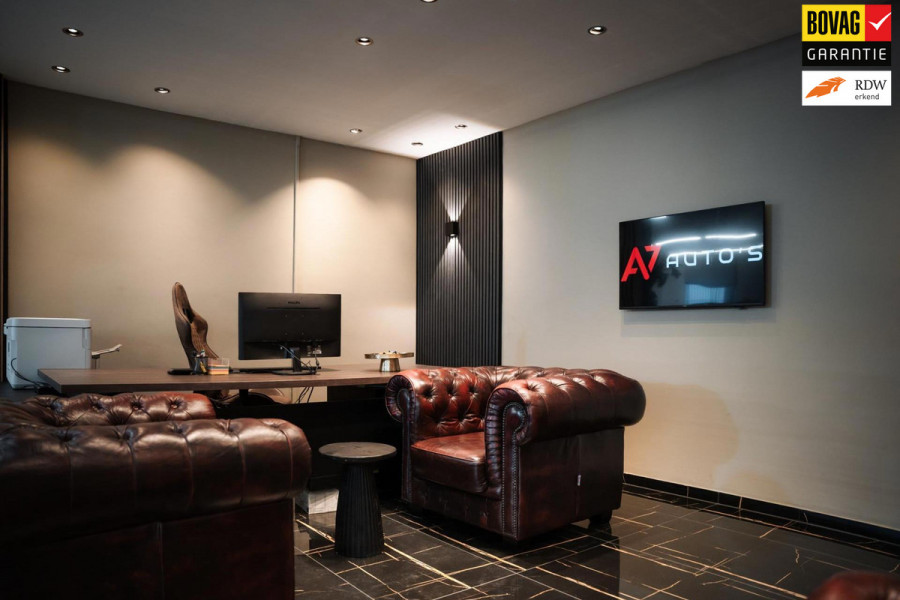 Mercedes-Benz C-Klasse 300 E AMG Line / PANO/CARPLAY/SFEERV/STOELV/BOMVOL