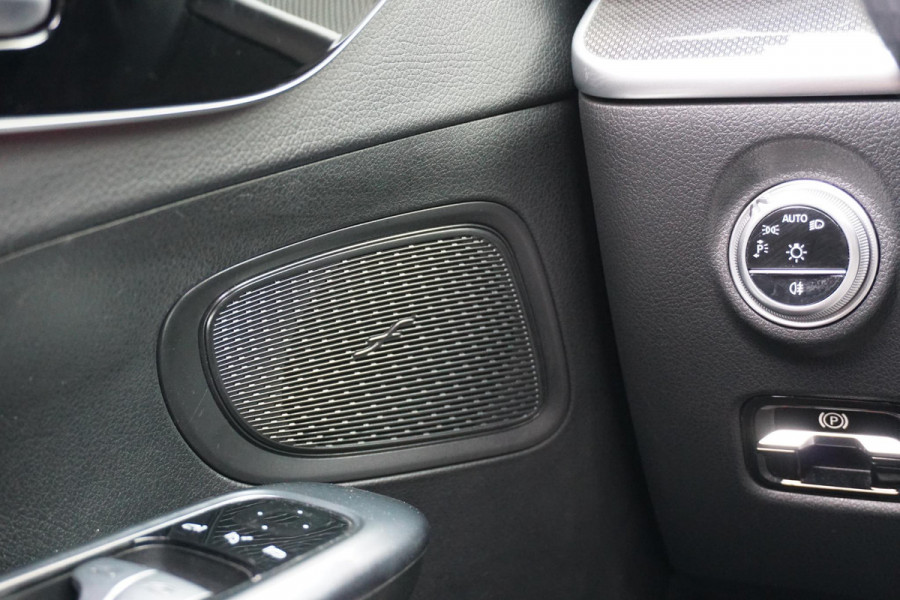 Mercedes-Benz C-Klasse Estate 300 e AMG Line ORIG. NEDERLANDS + AMG / PANORAMA / TREKHAAK / LEDER