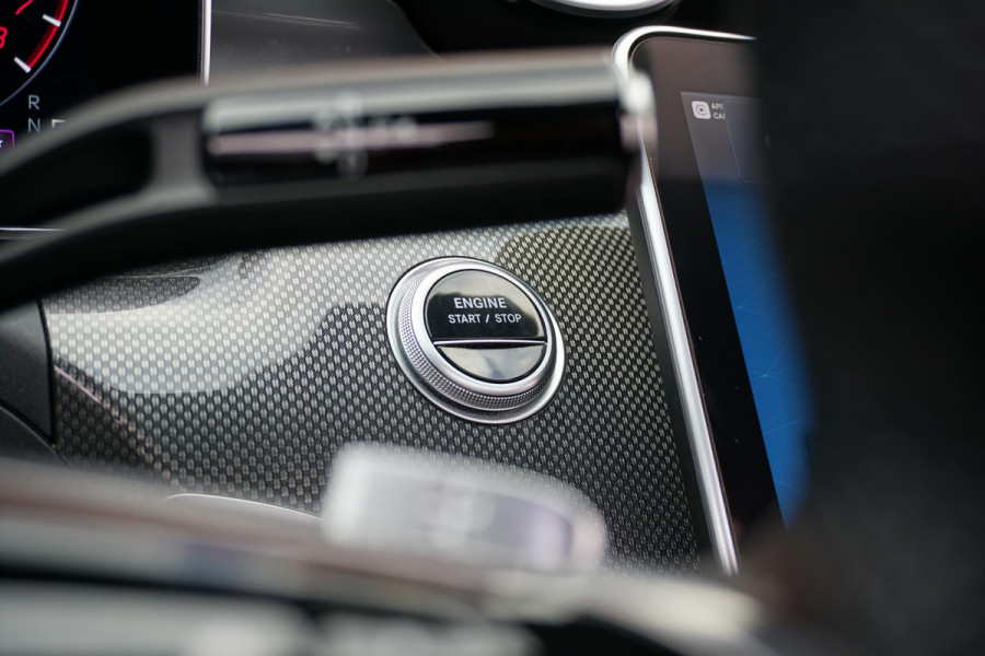 Mercedes-Benz C-Klasse Estate 300 e AMG Line ORIG. NEDERLANDS + AMG / PANORAMA / TREKHAAK / LEDER