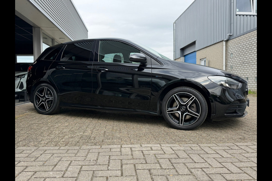 Mercedes-Benz B-Klasse 250 e Business Solution AMG Limited | Navigatie | Cruise control | Sfeerverlichting | zwarte hemelbekleding