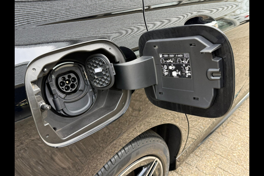 Mercedes-Benz B-Klasse 250 e Business Solution AMG Limited | Navigatie | Cruise control | Sfeerverlichting | zwarte hemelbekleding