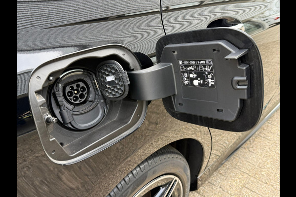 Mercedes-Benz B-Klasse 250 e Business Solution AMG Limited | Navigatie | Cruise control | Sfeerverlichting | zwarte hemelbekleding