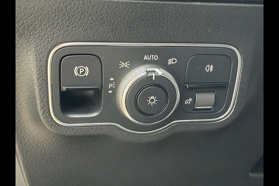 Mercedes-Benz B-Klasse 250 e Business Solution AMG Limited | Navigatie | Cruise control | Sfeerverlichting | zwarte hemelbekleding