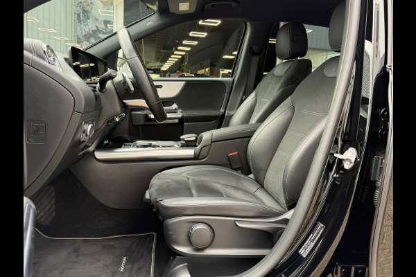 Mercedes-Benz B-Klasse 250 e Business Solution AMG Limited | Navigatie | Cruise control | Sfeerverlichting | zwarte hemelbekleding