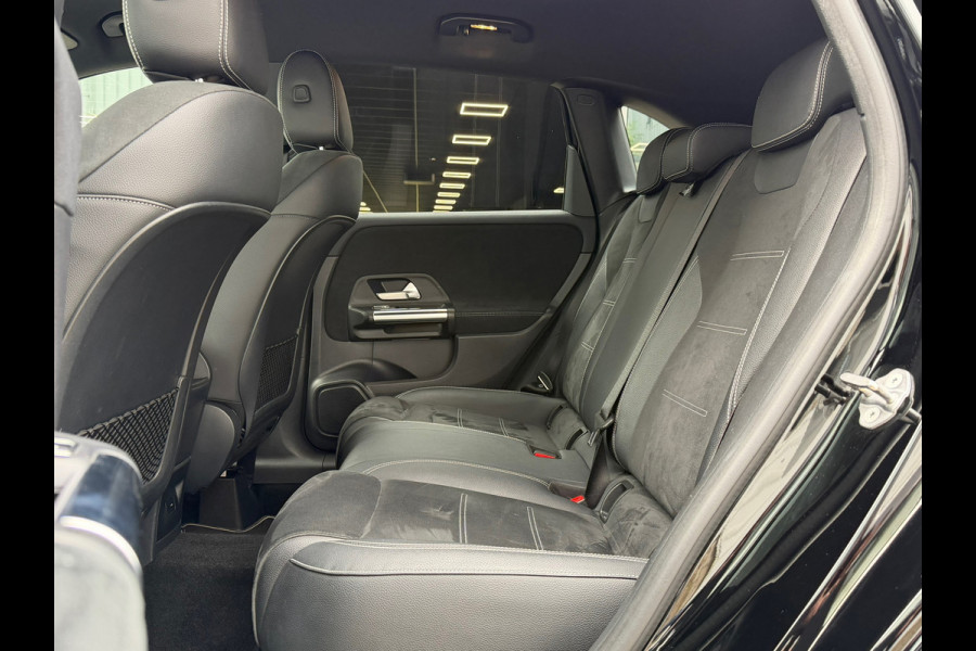 Mercedes-Benz B-Klasse 250 e Business Solution AMG Limited | Navigatie | Cruise control | Sfeerverlichting | zwarte hemelbekleding