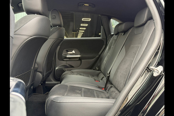 Mercedes-Benz B-Klasse 250 e Business Solution AMG Limited | Navigatie | Cruise control | Sfeerverlichting | zwarte hemelbekleding