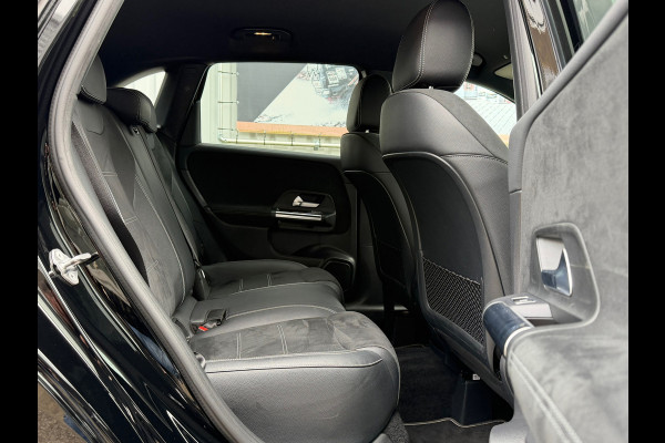 Mercedes-Benz B-Klasse 250 e Business Solution AMG Limited | Navigatie | Cruise control | Sfeerverlichting | zwarte hemelbekleding