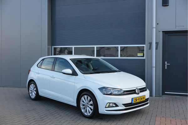 Volkswagen Polo 1.0 TSI 95 pk Highline , Adaptive Cruise , Parkeersensoren V+A , Parkassist, NAP, Navigatie, DAB+ , Stuurwiel multifunctioneel, 16"lichtmetalen velgen, Carplay, Actieve demping , Sportstoelen, etc.etc