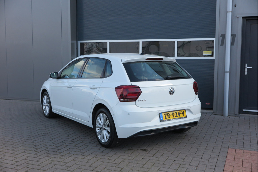 Volkswagen Polo 1.0 TSI 95 pk Highline , Adaptive Cruise , Parkeersensoren V+A , Parkassist, NAP, Navigatie, DAB+ , Stuurwiel multifunctioneel, 16"lichtmetalen velgen, Carplay, Actieve demping , Sportstoelen, etc.etc