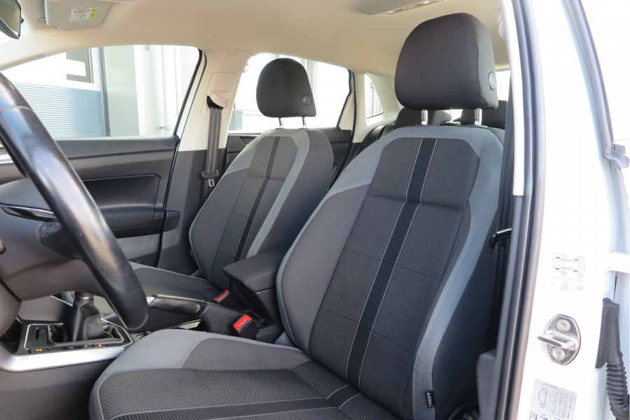 Volkswagen Polo 1.0 TSI 95 pk Highline , Adaptive Cruise , Parkeersensoren V+A , Parkassist, NAP, Navigatie, DAB+ , Stuurwiel multifunctioneel, 16"lichtmetalen velgen, Carplay, Actieve demping , Sportstoelen, etc.etc