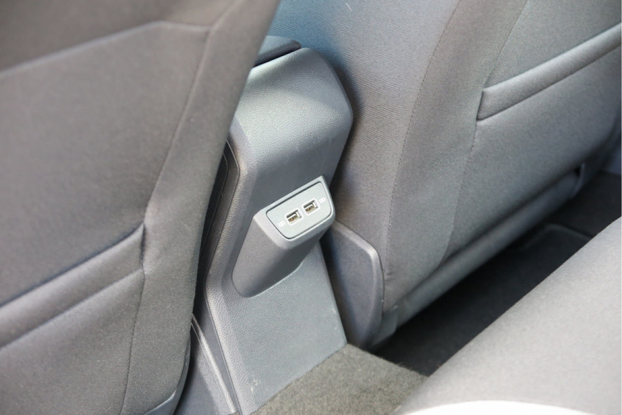 Volkswagen Polo 1.0 TSI 95 pk Highline , Adaptive Cruise , Parkeersensoren V+A , Parkassist, NAP, Navigatie, DAB+ , Stuurwiel multifunctioneel, 16"lichtmetalen velgen, Carplay, Actieve demping , Sportstoelen, etc.etc