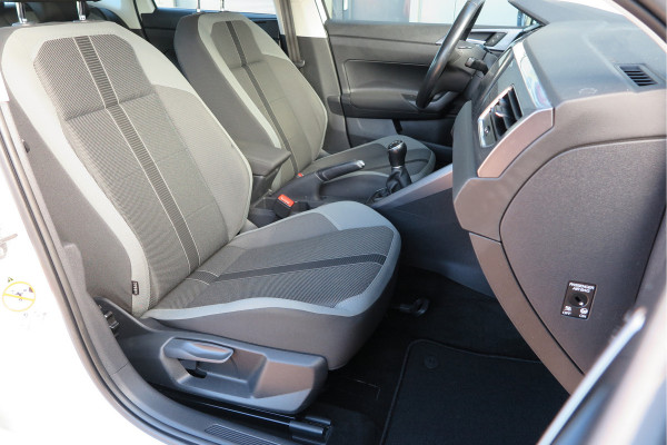 Volkswagen Polo 1.0 TSI 95 pk Highline , Adaptive Cruise , Parkeersensoren V+A , Parkassist, NAP, Navigatie, DAB+ , Stuurwiel multifunctioneel, 16"lichtmetalen velgen, Carplay, Actieve demping , Sportstoelen, etc.etc