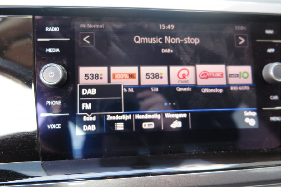 Volkswagen Polo 1.0 TSI 95 pk Highline , Adaptive Cruise , Parkeersensoren V+A , Parkassist, NAP, Navigatie, DAB+ , Stuurwiel multifunctioneel, 16"lichtmetalen velgen, Carplay, Actieve demping , Sportstoelen, etc.etc