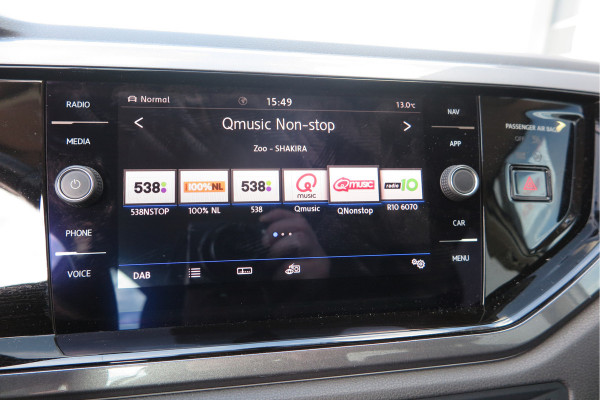 Volkswagen Polo 1.0 TSI 95 pk Highline , Adaptive Cruise , Parkeersensoren V+A , Parkassist, NAP, Navigatie, DAB+ , Stuurwiel multifunctioneel, 16"lichtmetalen velgen, Carplay, Actieve demping , Sportstoelen, etc.etc