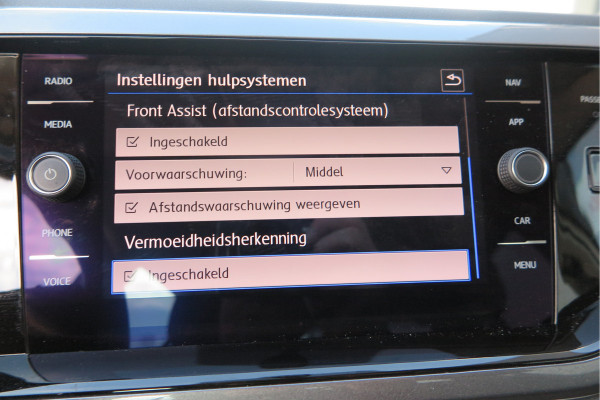 Volkswagen Polo 1.0 TSI 95 pk Highline , Adaptive Cruise , Parkeersensoren V+A , Parkassist, NAP, Navigatie, DAB+ , Stuurwiel multifunctioneel, 16"lichtmetalen velgen, Carplay, Actieve demping , Sportstoelen, etc.etc