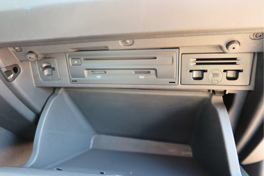 Volkswagen Polo 1.0 TSI 95 pk Highline , Adaptive Cruise , Parkeersensoren V+A , Parkassist, NAP, Navigatie, DAB+ , Stuurwiel multifunctioneel, 16"lichtmetalen velgen, Carplay, Actieve demping , Sportstoelen, etc.etc