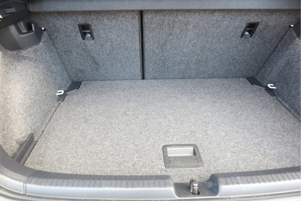 Volkswagen Polo 1.0 TSI 95 pk Highline , Adaptive Cruise , Parkeersensoren V+A , Parkassist, NAP, Navigatie, DAB+ , Stuurwiel multifunctioneel, 16"lichtmetalen velgen, Carplay, Actieve demping , Sportstoelen, etc.etc