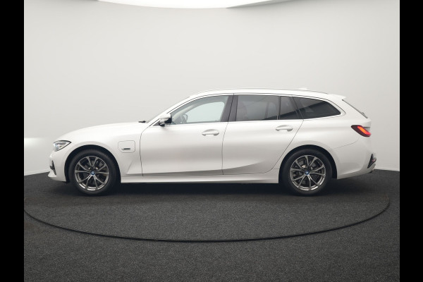 BMW 3 Serie Touring 320e Sportline PHEV 204pk Dealer O.H | Lederen Sportstoelen Verwarmd | Sfeerverlichting | Apple Carplay | Navigatie | Cruise Control | Virtual | DAB |  Plug In Hybrid