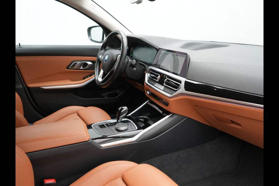 BMW 3 Serie Touring 320e Sportline PHEV 204pk Dealer O.H | Lederen Sportstoelen Verwarmd | Sfeerverlichting | Apple Carplay | Navigatie | Cruise Control | Virtual | DAB |  Plug In Hybrid