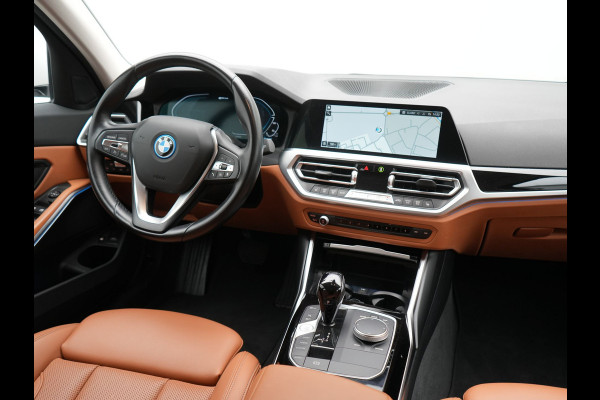 BMW 3 Serie Touring 320e Sportline PHEV 204pk Dealer O.H | Lederen Sportstoelen Verwarmd | Sfeerverlichting | Apple Carplay | Navigatie | Cruise Control | Virtual | DAB |  Plug In Hybrid