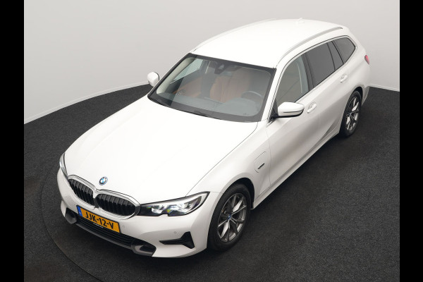 BMW 3 Serie Touring 320e Sportline PHEV 204pk Dealer O.H | Lederen Sportstoelen Verwarmd | Sfeerverlichting | Apple Carplay | Navigatie | Cruise Control | Virtual | DAB |  Plug In Hybrid