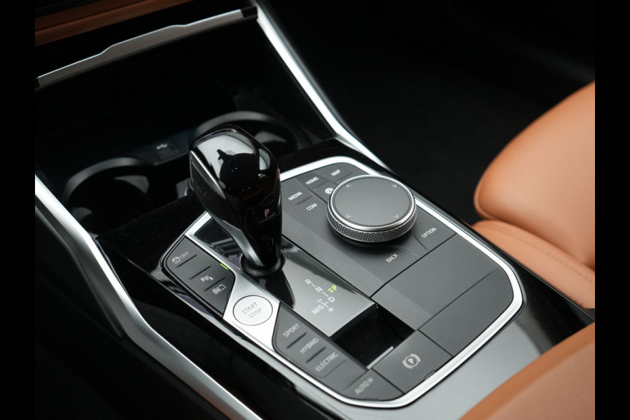 BMW 3 Serie Touring 320e Sportline PHEV 204pk Dealer O.H | Lederen Sportstoelen Verwarmd | Sfeerverlichting | Apple Carplay | Navigatie | Cruise Control | Virtual | DAB |  Plug In Hybrid