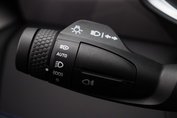 Lynk & Co 01 1.5 261PK Plug-in Hybrid *ZWARTE HEMEL*Trekhaak* 360° Camera Pano/dak Apple/Carplay Adaptive/Cruise