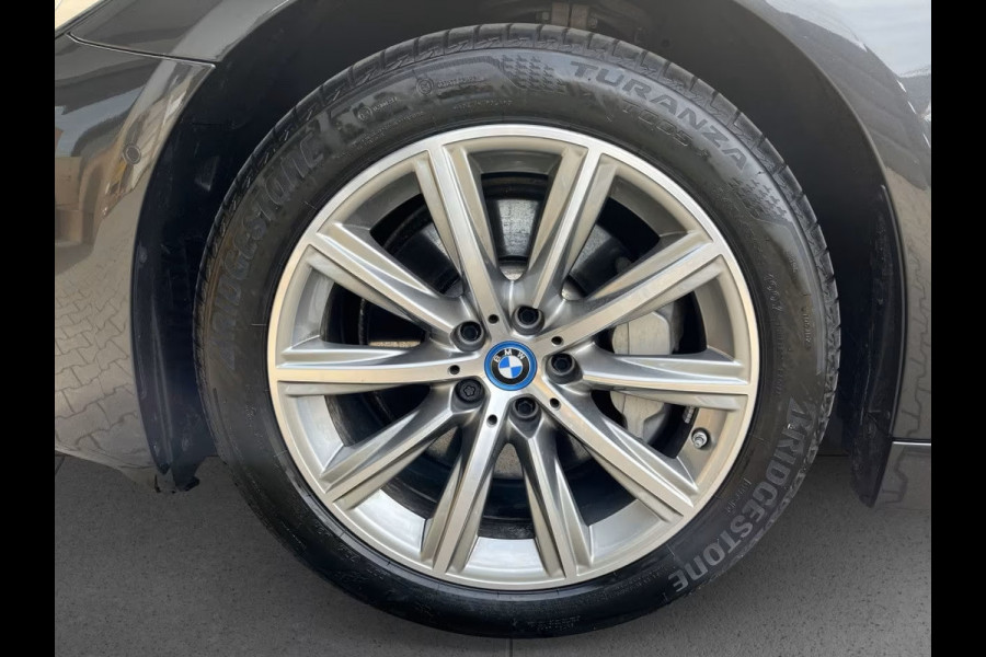 BMW 5 Serie Touring 530e ** LASER, NAVI+, DAKOTA LEDER, PANORAMA, HuD, KEYLESS, MEM, 38k onder NP ** 1e EIG - UNFALLFREI - BMW GAR ** ** INFORMEER OOK NAAR ONZE AANTREKKELIJKE FINANCIAL-LEASE TARIEVEN **
