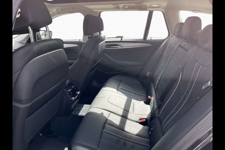BMW 5 Serie Touring 530e ** LASER, NAVI+, DAKOTA LEDER, PANORAMA, HuD, KEYLESS, MEM, 38k onder NP ** 1e EIG - UNFALLFREI - BMW GAR ** ** INFORMEER OOK NAAR ONZE AANTREKKELIJKE FINANCIAL-LEASE TARIEVEN **