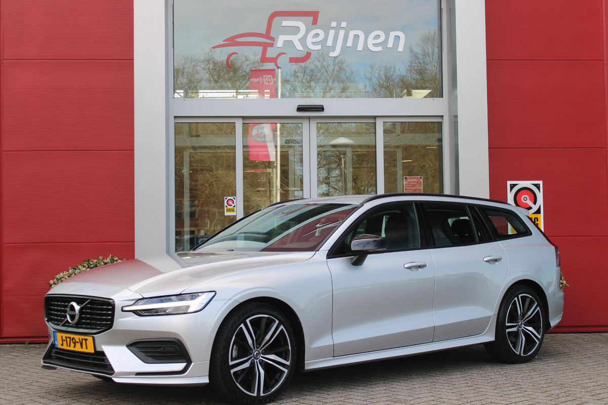 Volvo V60 2.0 B3 177PK Momentum Advantage Sport Pack | MORITZ LEDEREN BEKLEDING KLEUR ZWART MET COMFORTSTOELEN | STOELVERWARMING | STUURVERWARMING | VOORRUITVERWARMING | ACHTERUITRIJCAMERA | PARKEERSENSOREN V+A | ZWARTE R-DESIGN GRILL | LED 19" 5-TRIPLE MATT BLACK / DIAMOND (R-DESIGN) VELGEN | EXTERIEUR STYLING MET DORPELVERBREDERS EN DEFLECTORS VOOR EN ACHTER | DIFFUSER MET DUBBEL GENINTEGREERDE UITLAAT EINDPIJPEN |