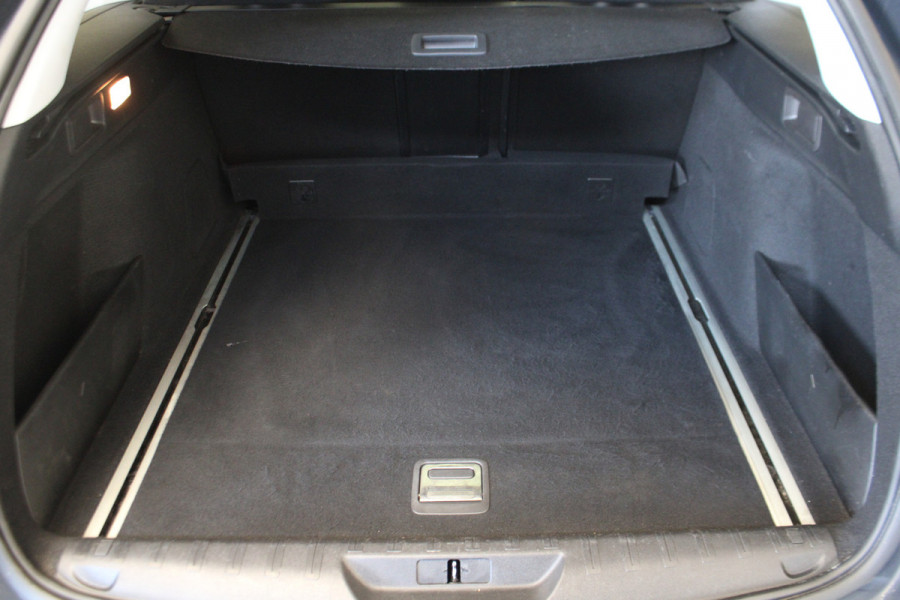 Peugeot 308 SW 1.2 PureTech Blue Lease Premium |Pano|Leder|Camera|