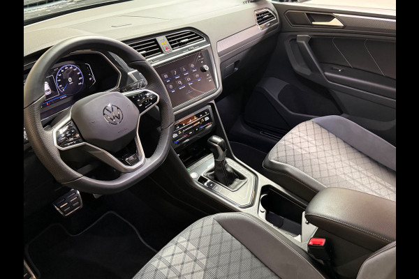 Volkswagen Tiguan 1.5 TSI Elegance | R line | Pano | Trekhaak | Stoel/Stuurverwarming | Carplay | Camera | Led