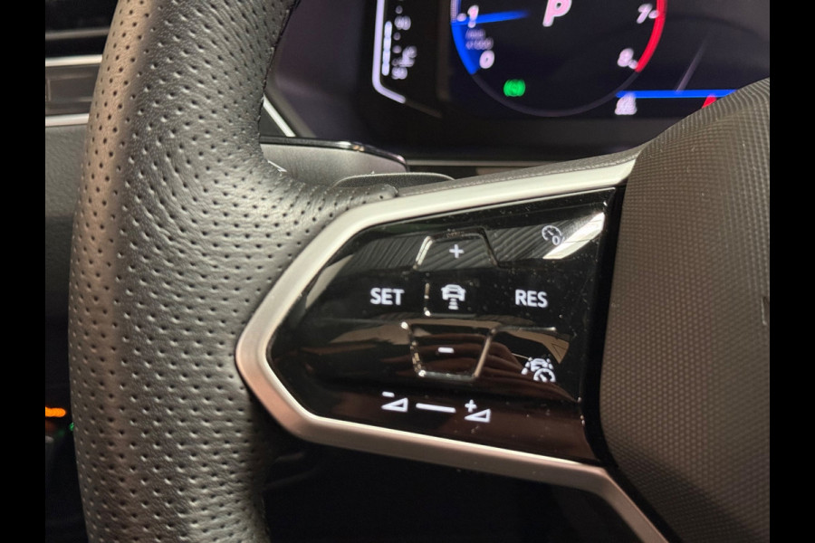 Volkswagen Tiguan 1.5 TSI Elegance | R line | Pano | Trekhaak | Stoel/Stuurverwarming | Carplay | Camera | Led