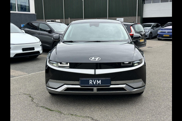 Hyundai IONIQ 5 Lounge 73kWh VAN: 30.900,- VOOR: 28.877,- UW LENTEVOORDEEL: 2.023,- | 100% SOH | AFNEEMBARE TREKHAAK| STOELVERWARMING + VENTILATIE| 360 CAMERA| HEAD-UP DISPLAY| ZONNEPANELENDAK |